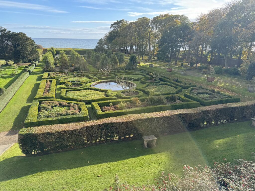Dunrobin Garden