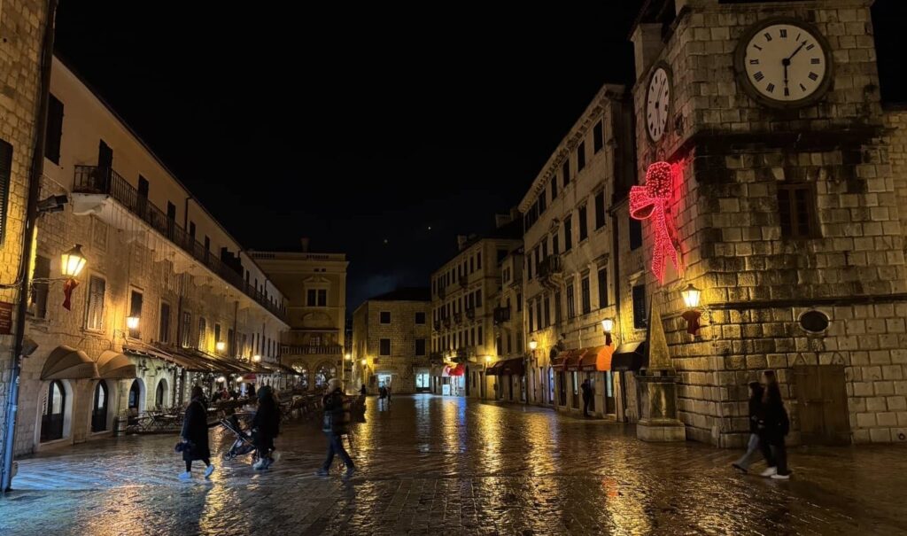 Bill Smale Adventures - Plaza at night time