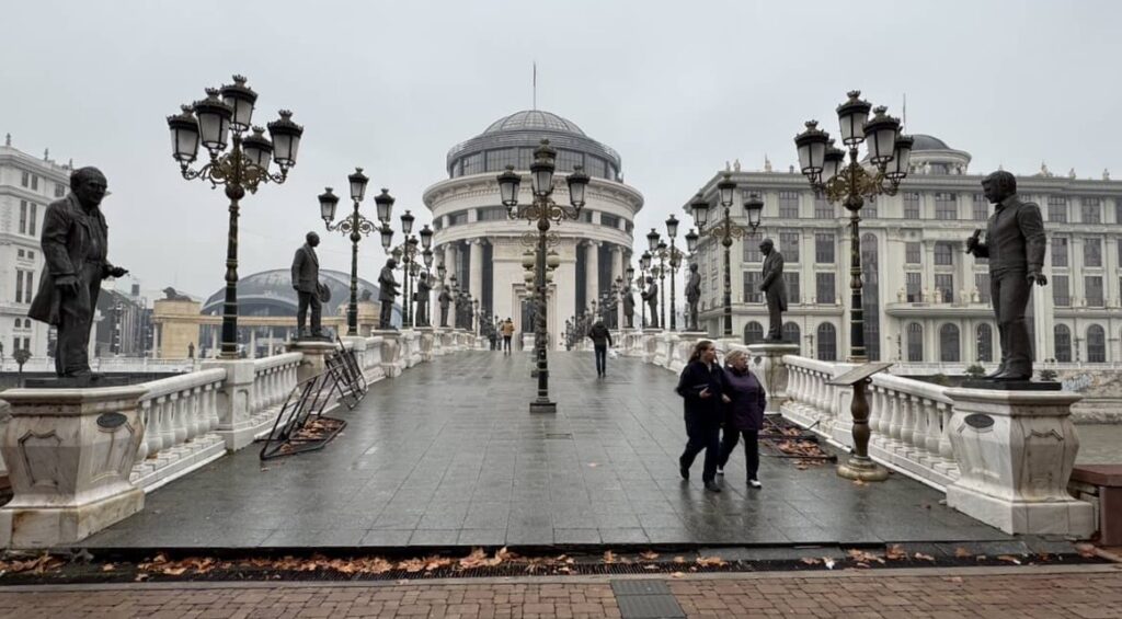 The bridge of famous people