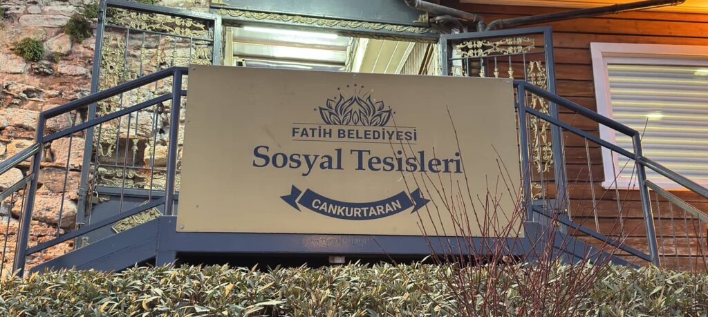 The restaurant by the strait