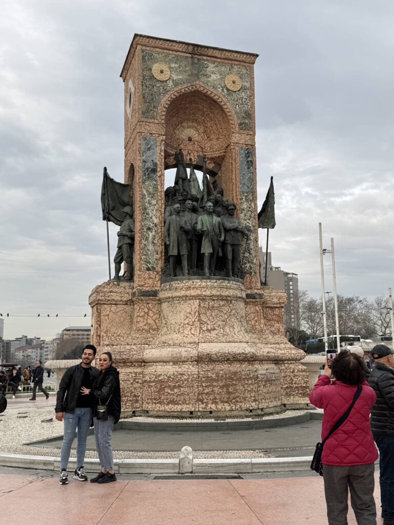 Commemorative monument