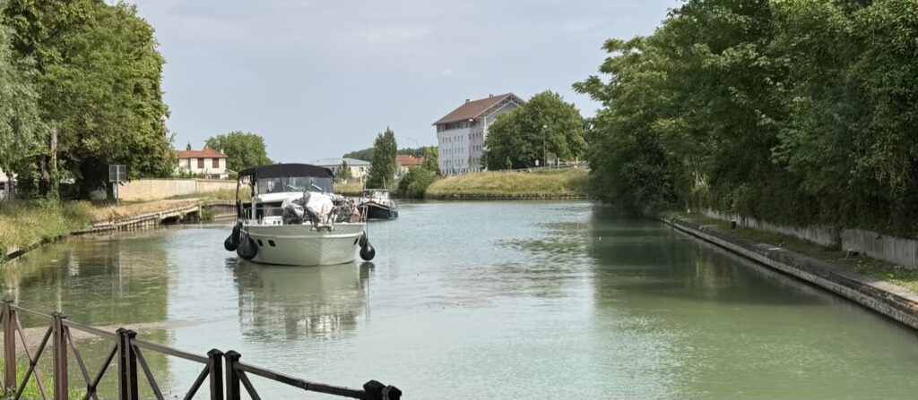 Going up to the lock
