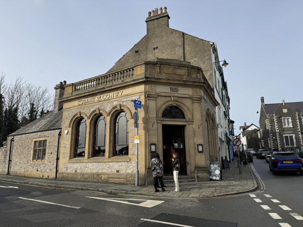 Bank building Bill Smale 