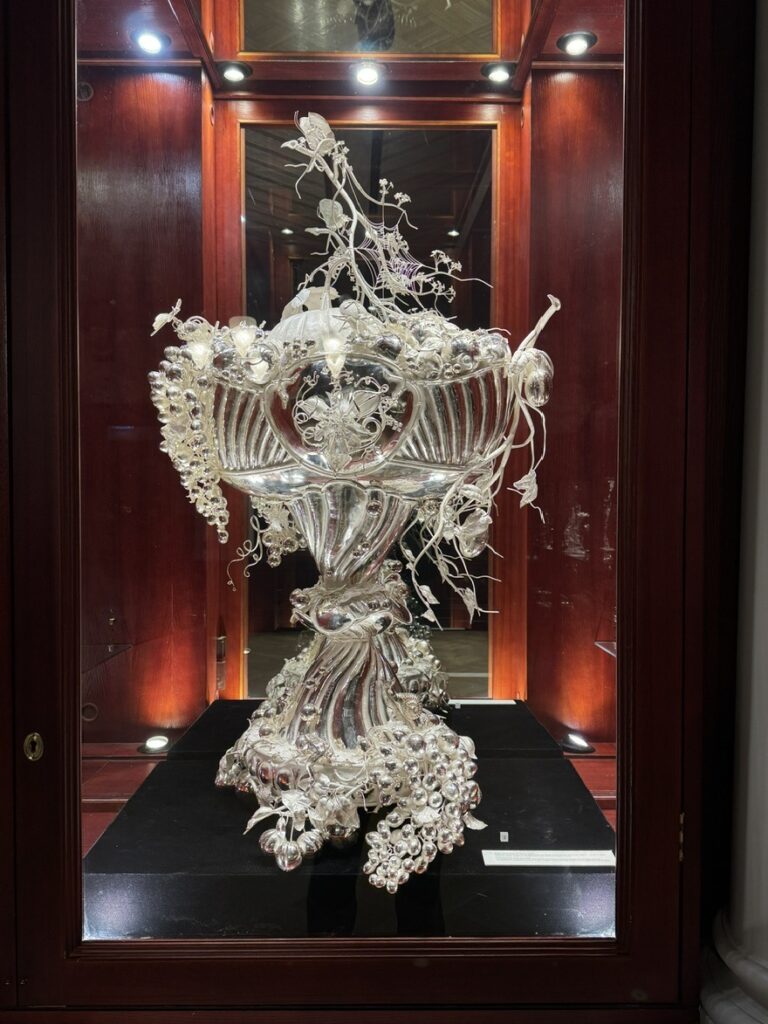 A gift to the new blackhead building